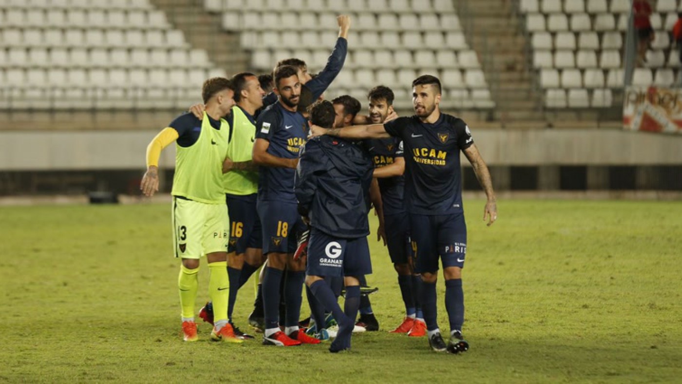 Los jugadores del UCAM celebrando la victoria (foto: UCAM)