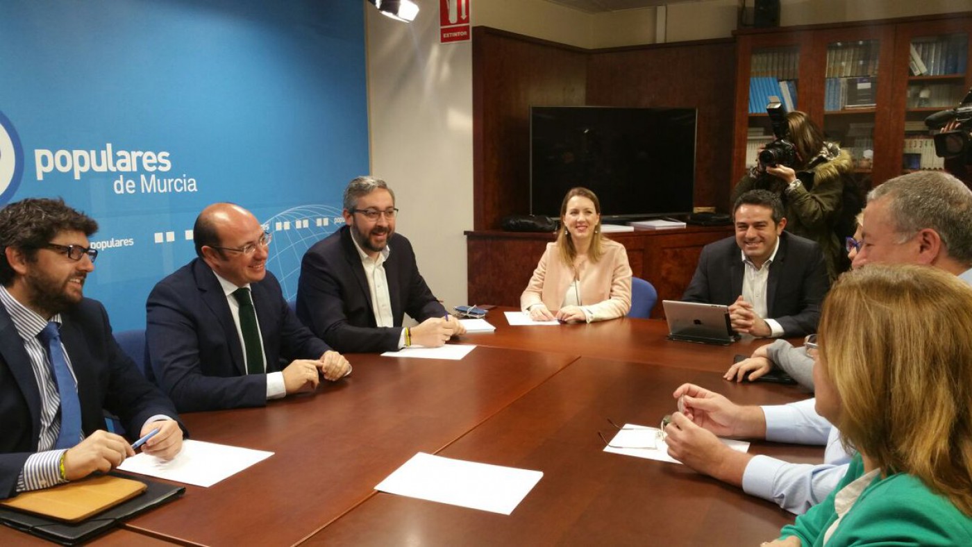 Pedro Antonio Sánchez seguirá como presidente del PP y mantendrá su escaño de diputado