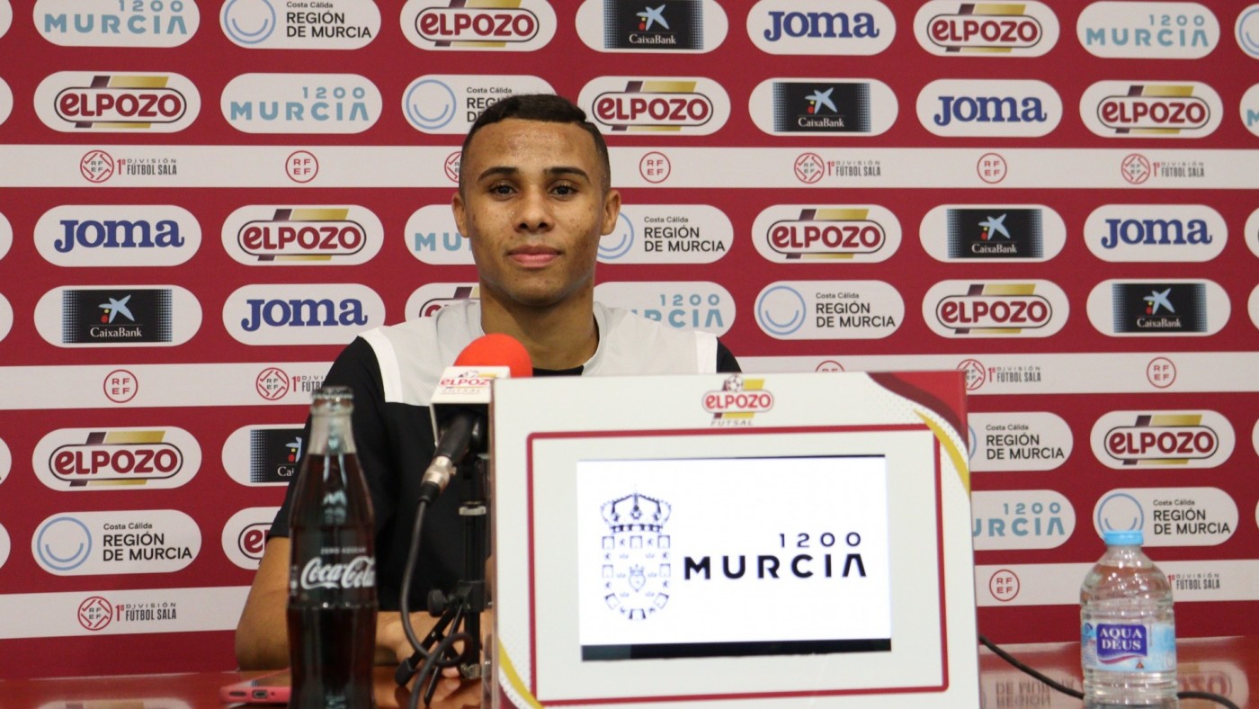 Ligeiro: "Cada vez estoy más adaptado y más feliz en ElPozo"