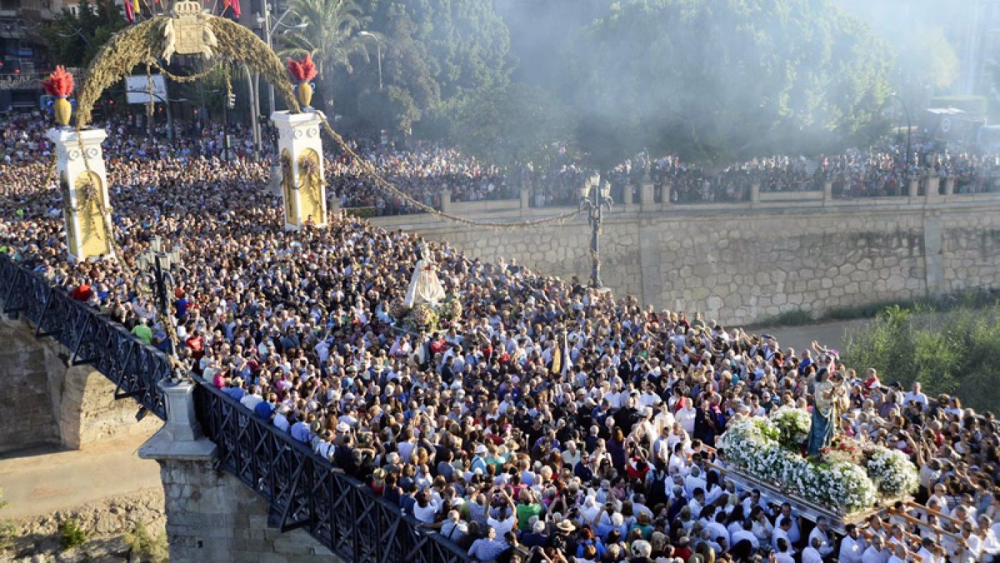 La Virgen de la Fuensanta procesiona junto a la Virgen de los Peligros