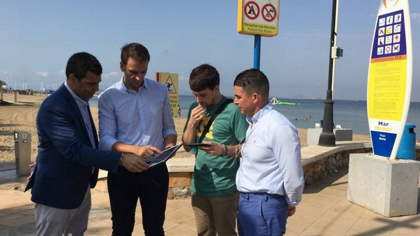 Presentación del servicio gratuito a Internet en la playa Mistral y cala del Pino, en La Manga. CARM