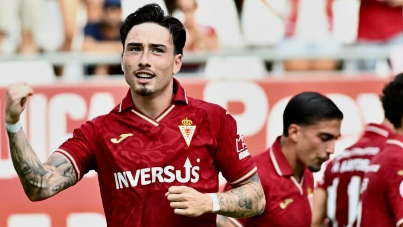 El Real Murcia golea al Teruel y se coloca líder