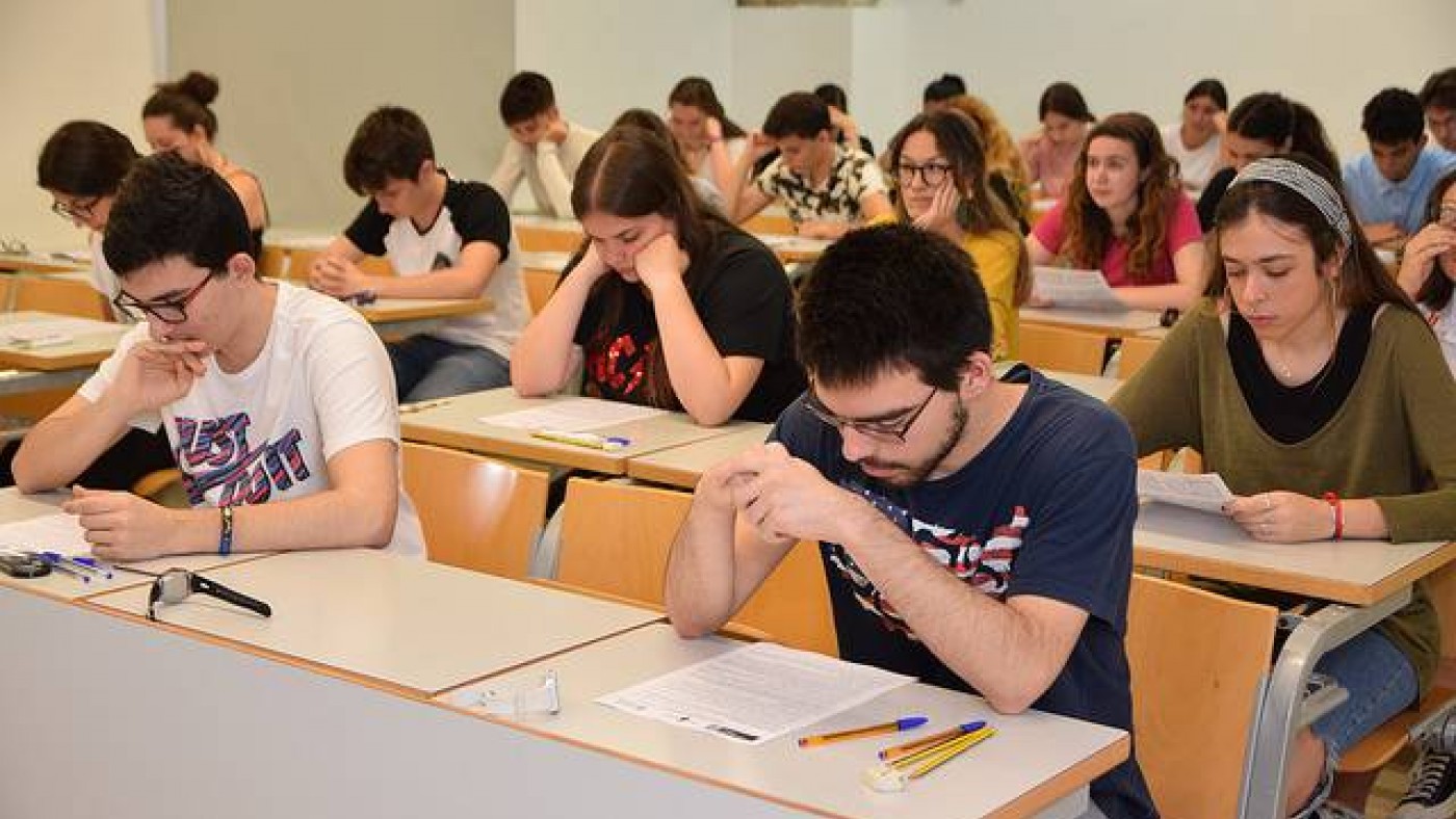Alumnos durante la prueba de la EBAU