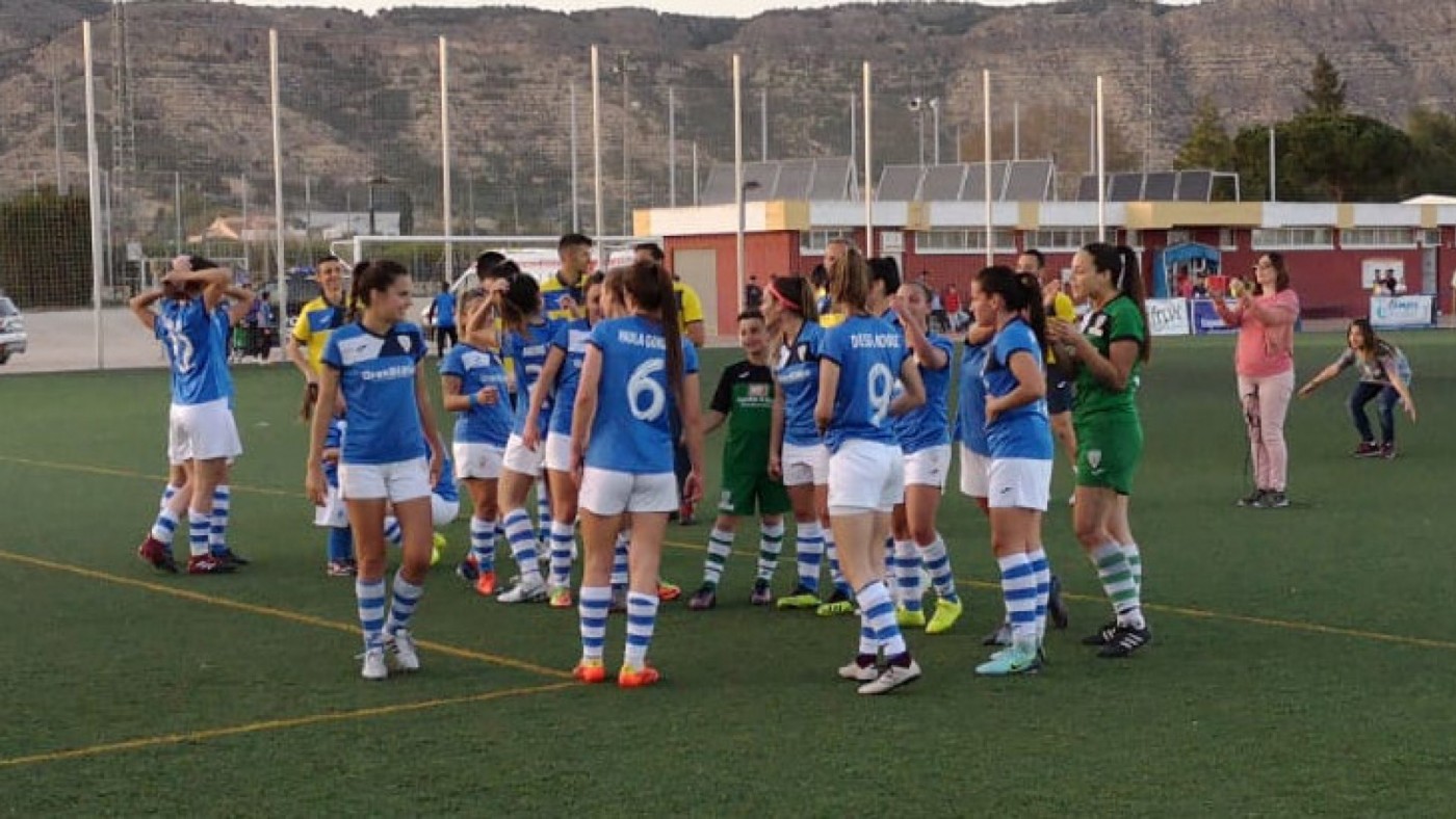 El Alhama Femenino celebra el ascenso a primera división B ganando 6-0 al Elche