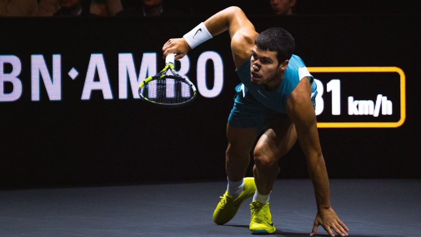 Alcaraz saca su magia para colarse en la final de Róterdam