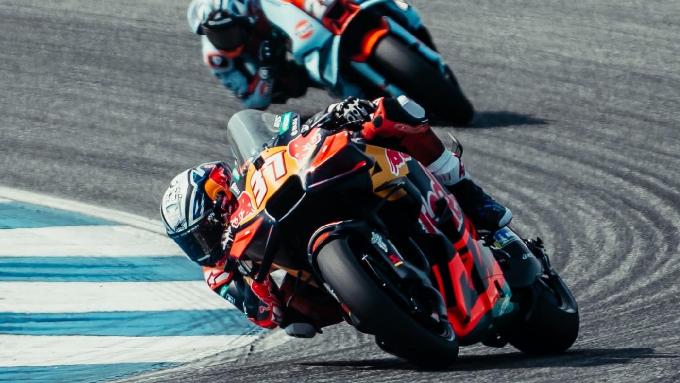 Acosta sale líder de Tailandia tras ser segundo en la carrera principal