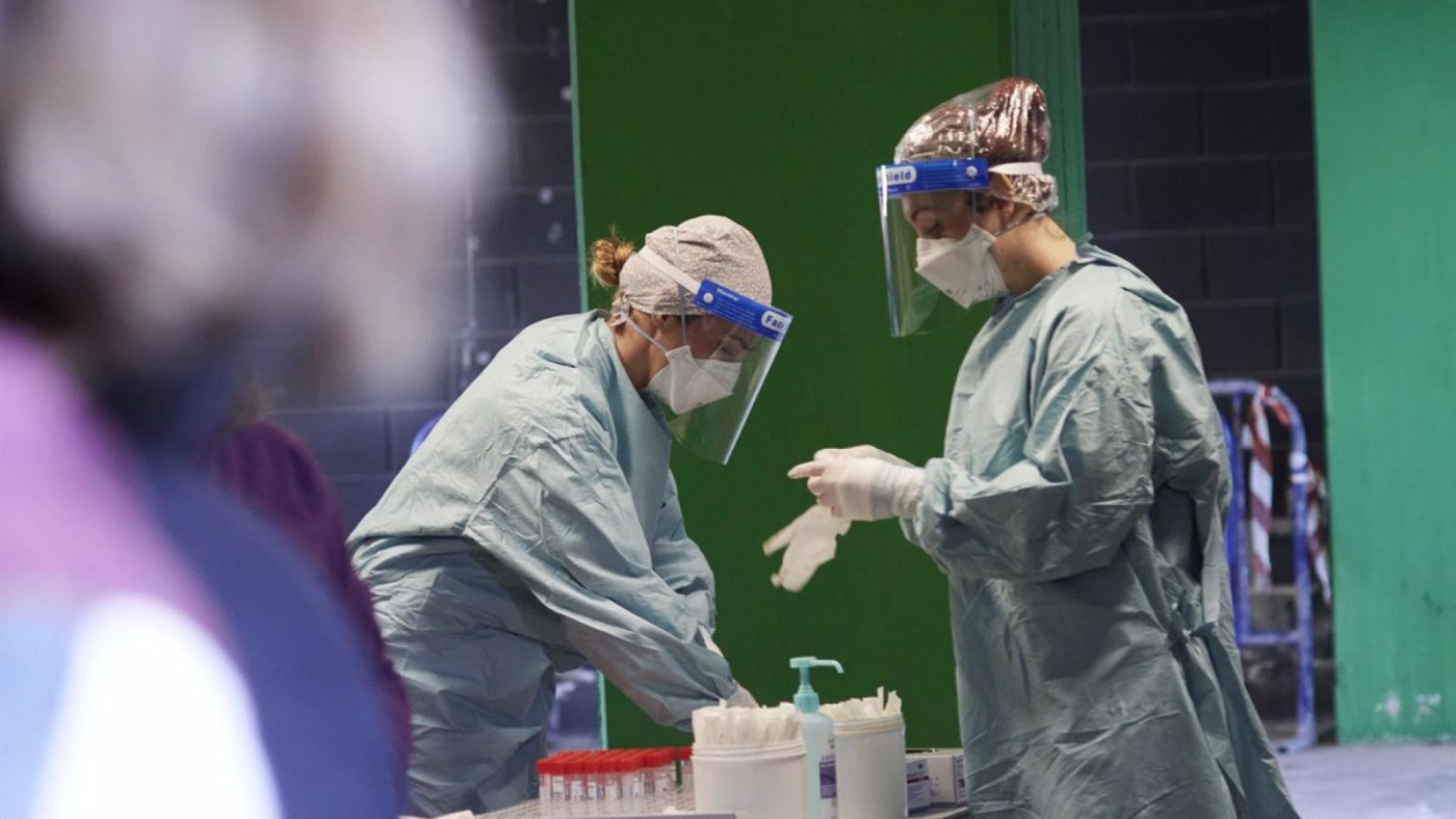 La incidencia de covid es hasta 6 veces superior en personas no vacunadas en la franja de edad de entre 60 y 79 años