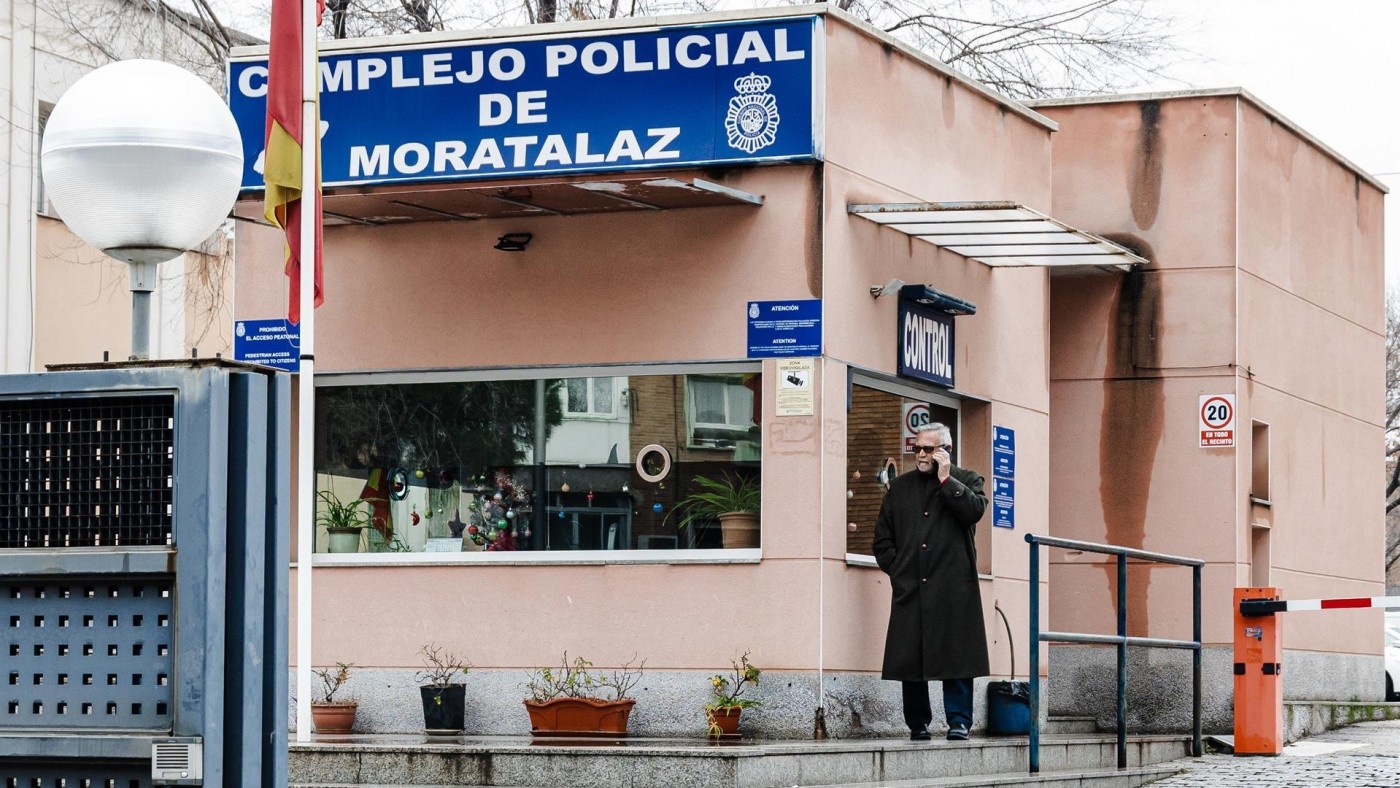El hombre citado por la Policía por el muñeco de Sánchez en Ferraz presta declaración como investigado no detenido