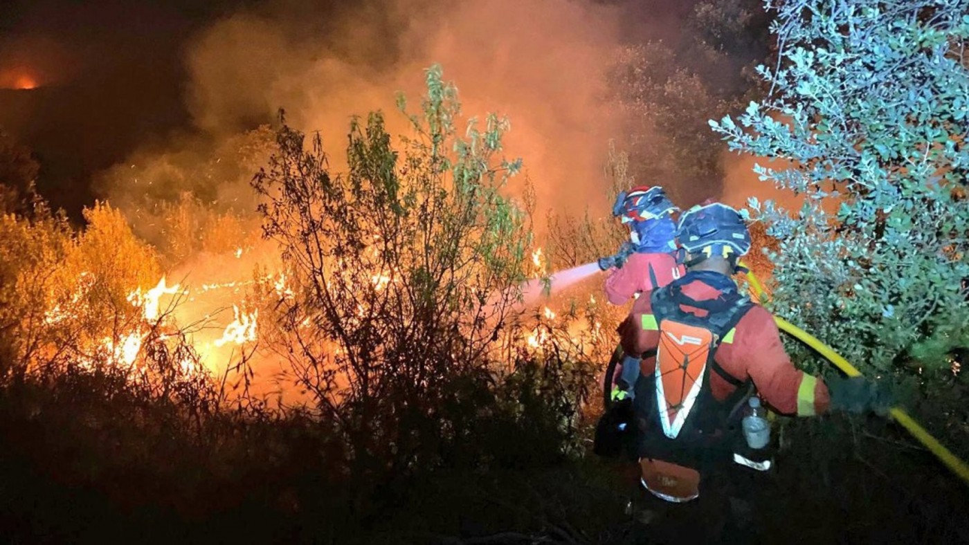 Los incendios activos en media España se cobran una víctima mortal