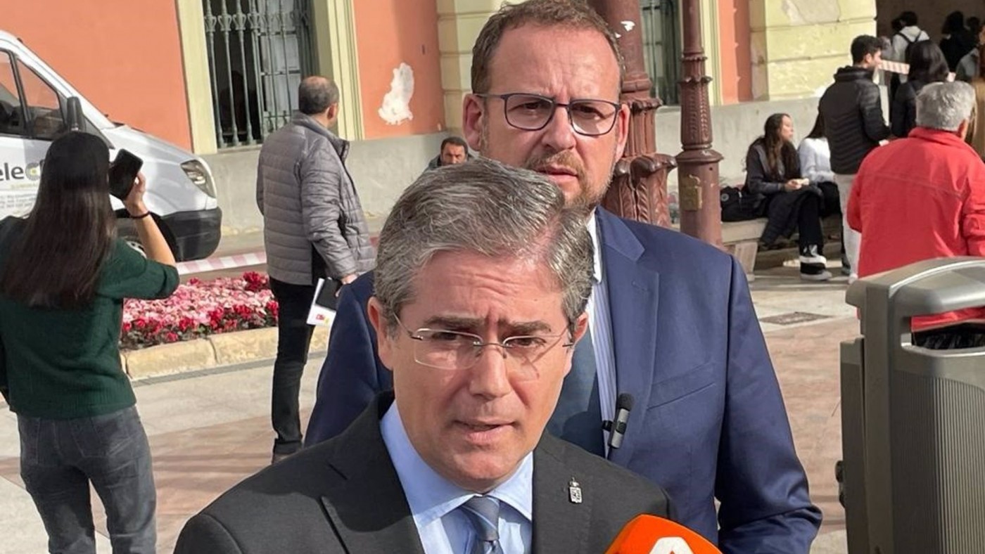 PP de Murcia da 24 horas a Serrano para que "explique a los murcianos el caos de las sillas de la Cabalgata"