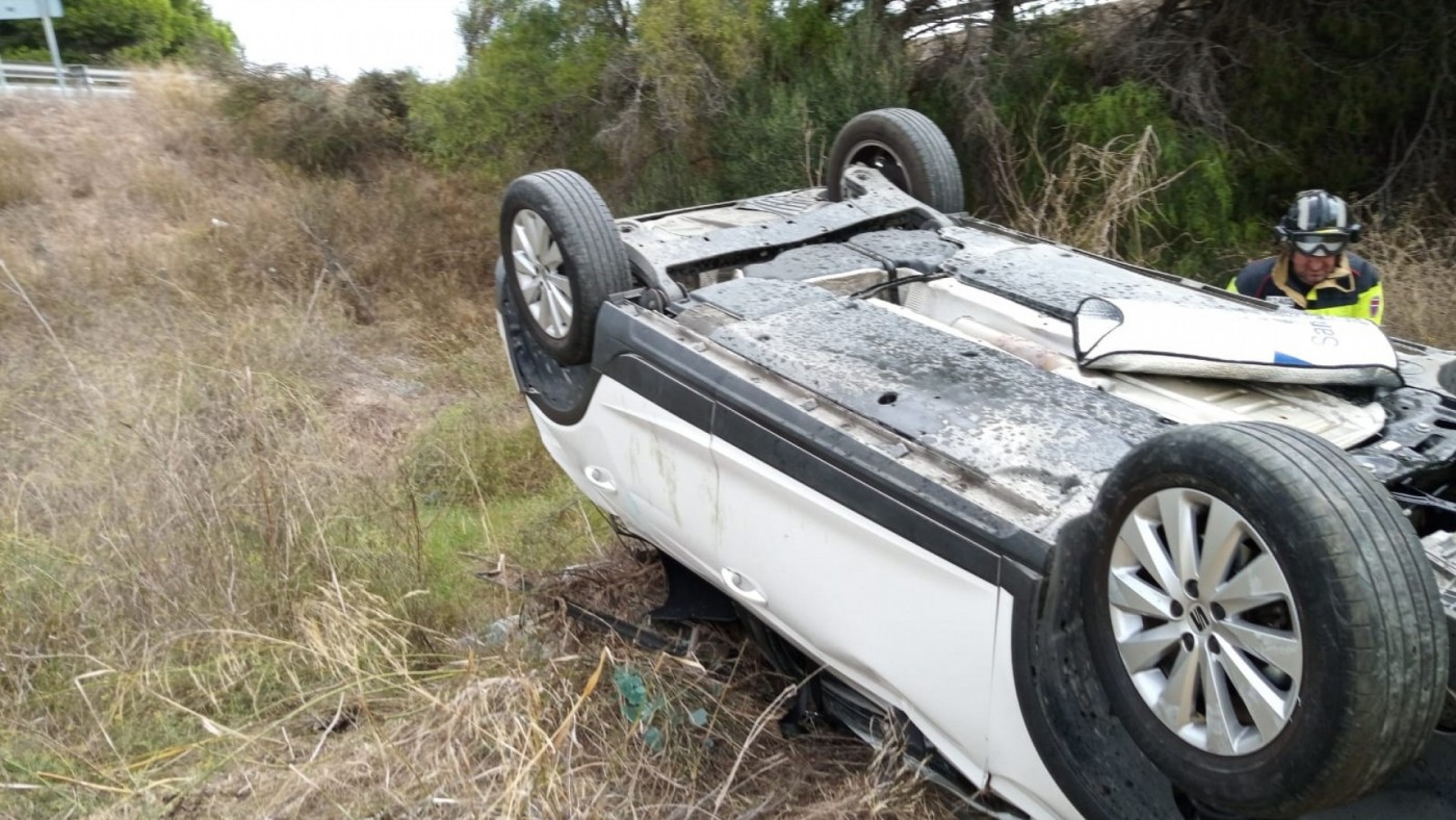 Herida una mujer de 26 años en San Javier al salirse el vehículo que conducía en un terraplén de la AP-7 
